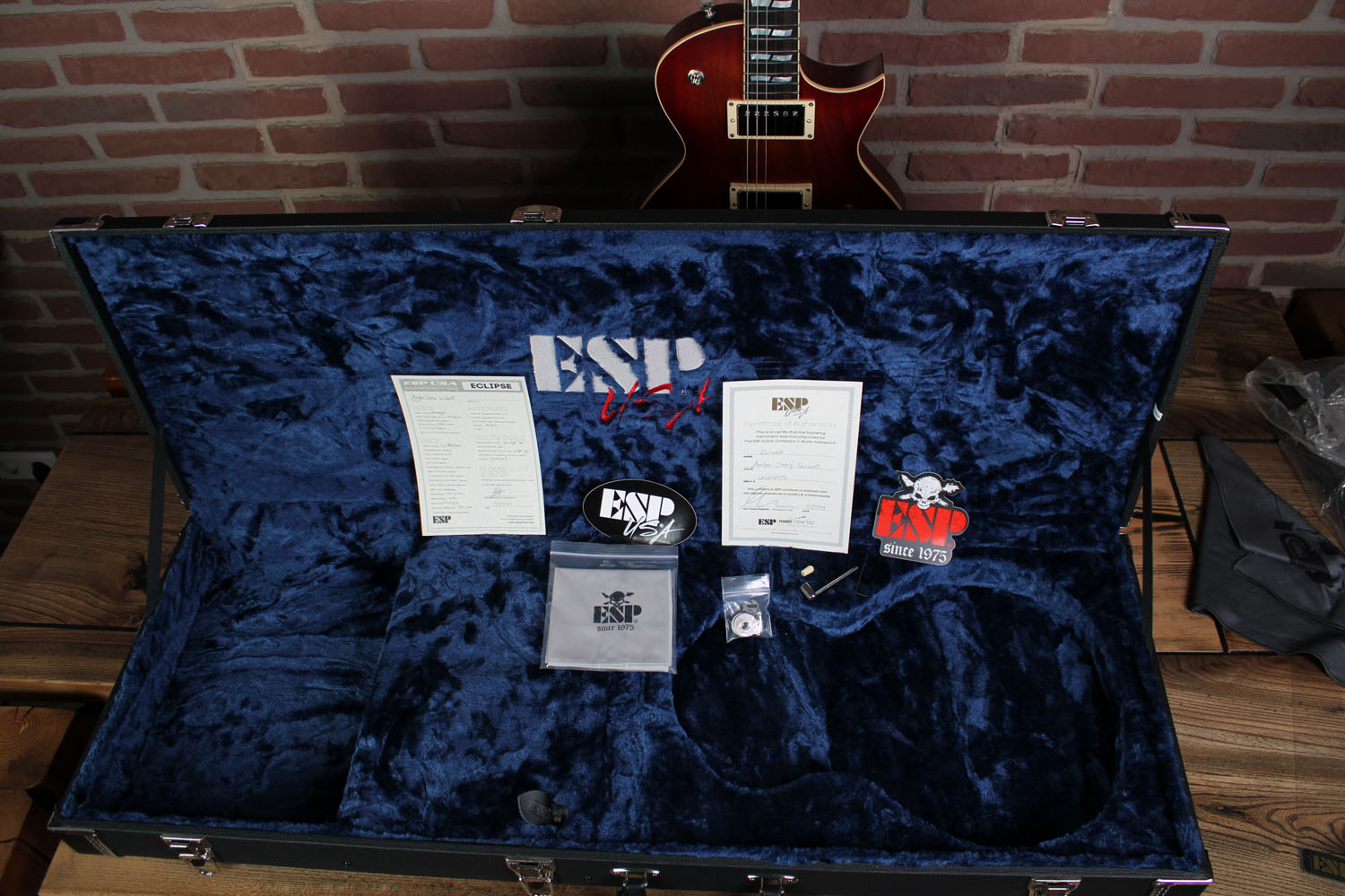 USA Eclipse Open  Grain Amber Cherry Sunburst